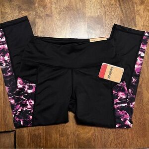 NWT Reebok Muse Capri Leggings 20” Inseam Size XS Black / Pink Workout Running